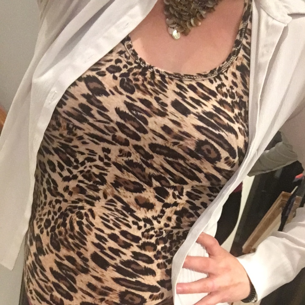 Comfy sleeveless animal print top - Picture 2 of 8